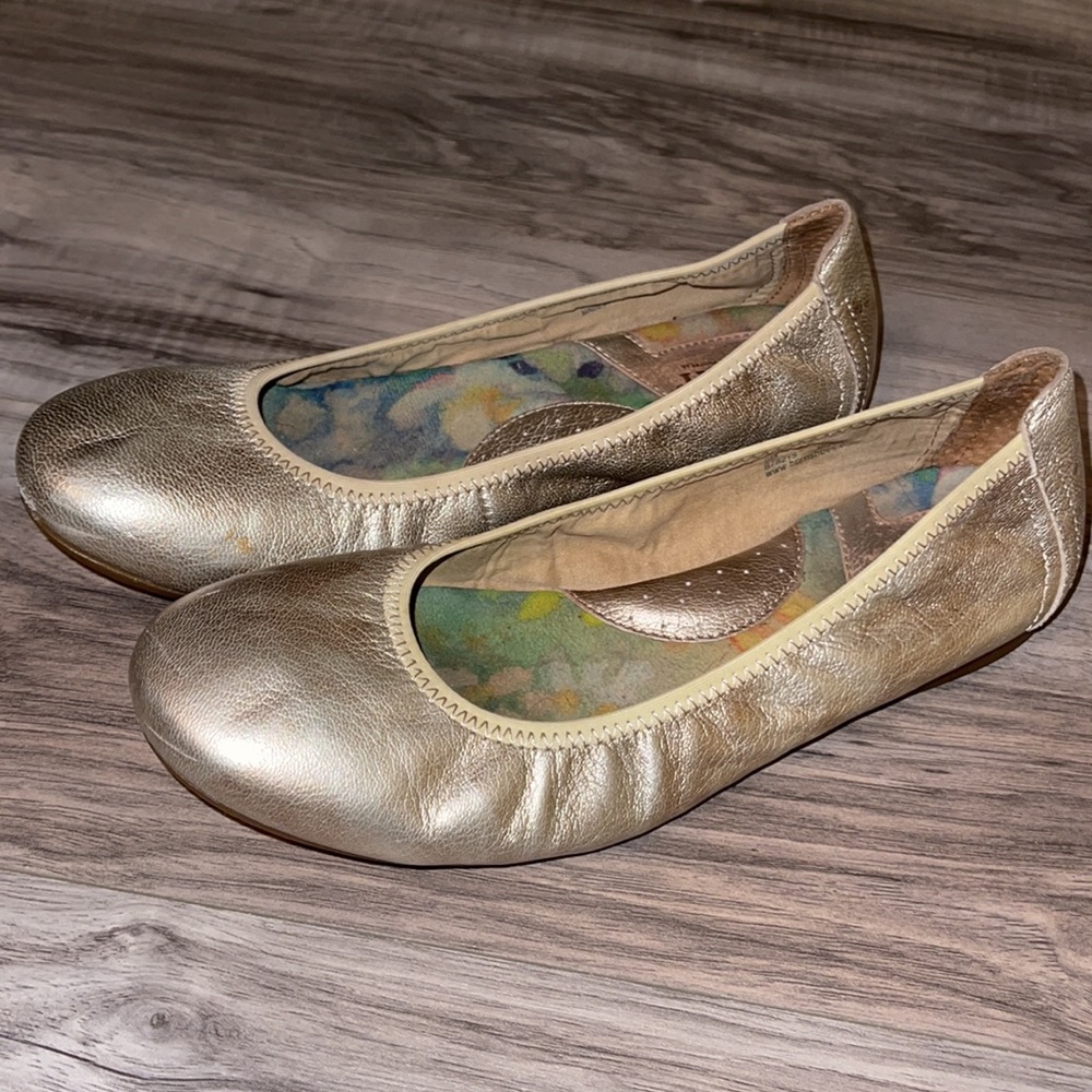 Born JULIANNE Flats Size 9
